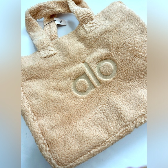ALO Foxy Sherpa Tote - Picture 6 of 7